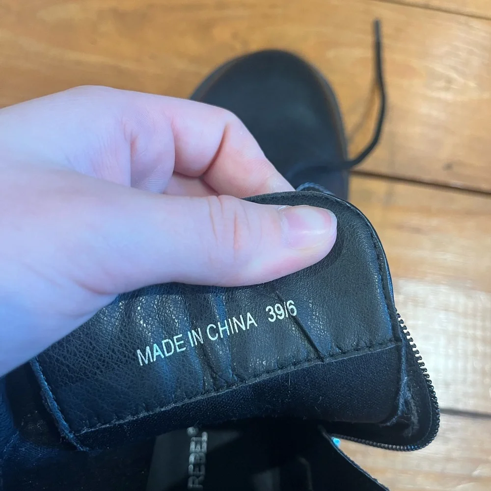 (405) “LONDON REBEL BLACK BOOTS” - Picture 8 of 10